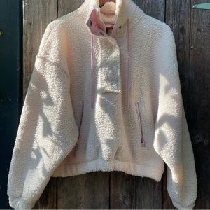 Universal thread fleece pullover